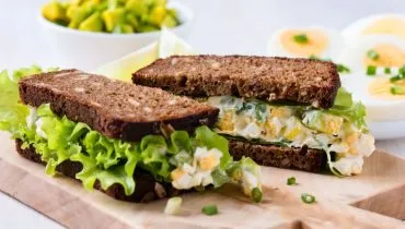 Sanduíche de abacate com ovo (Imagem: istetiana | Shutterstock)