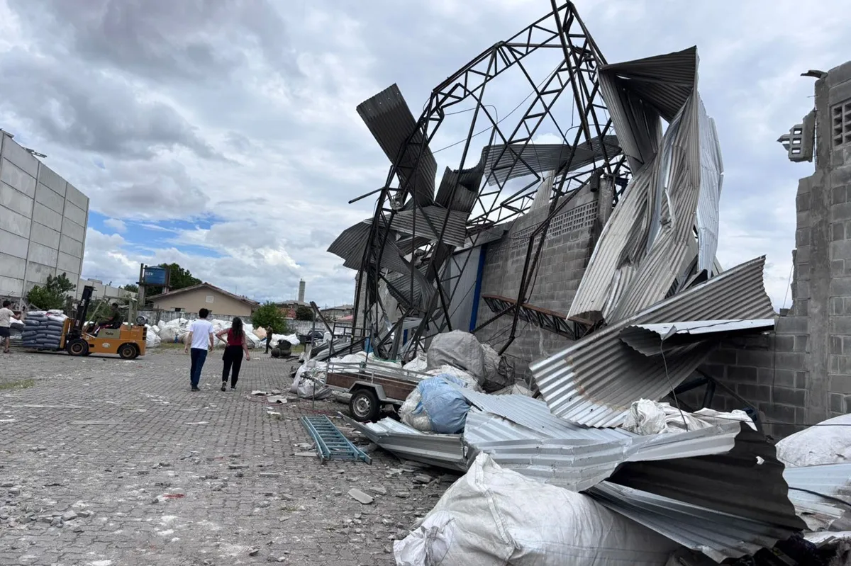 estragos provocados por tornado em são josé dos pinhais