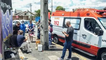 Segundo as equipes de atendimento de Curitiba, a mulher possuía histórico de passagens pela polícia.