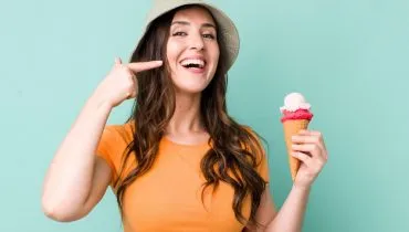 A hipersensibilidade dentinária afeta cerca de 30% da população adulta (Imagem: Kues | Shutterstock)