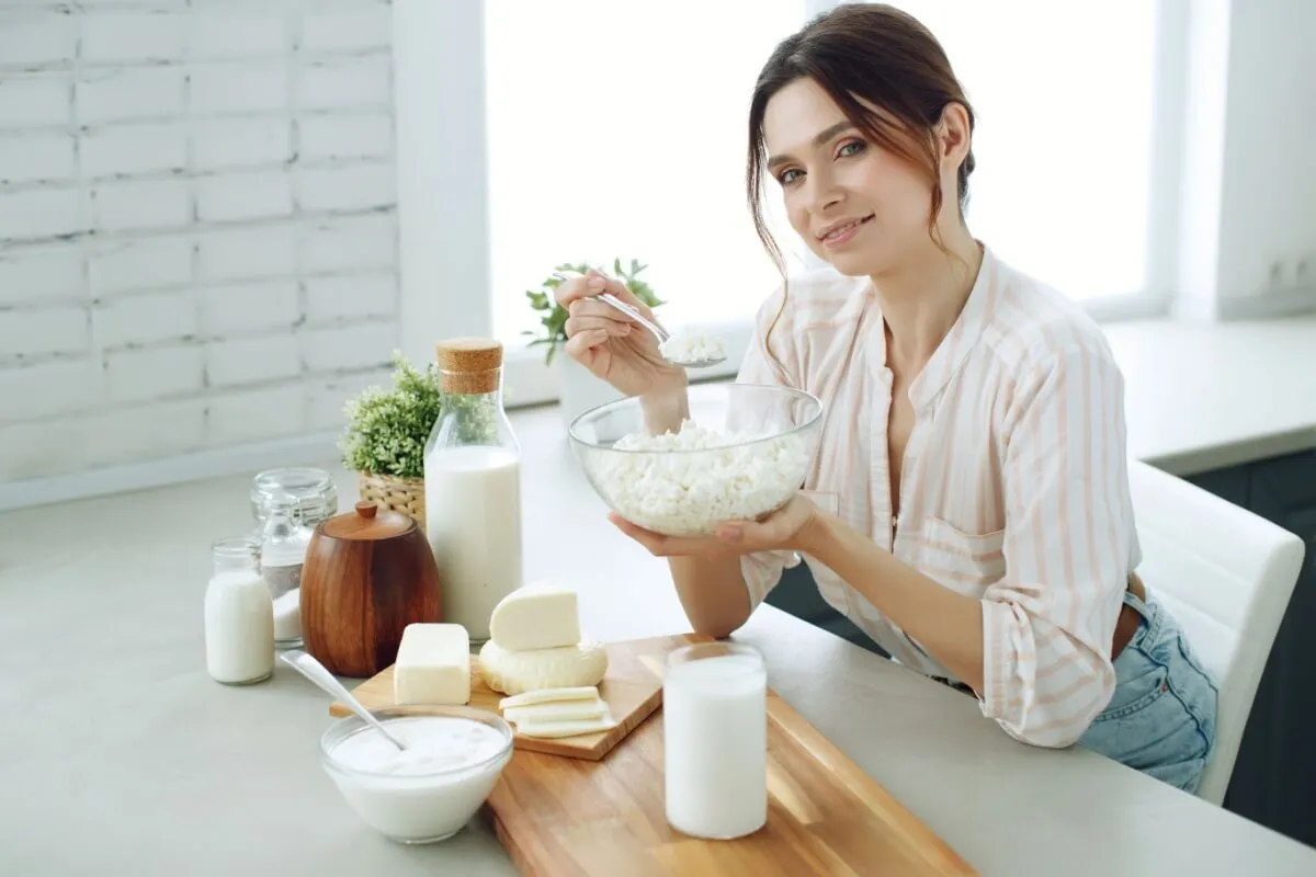 Alimento nutritivo, o queijo pode integrar uma alimentação equilibrada, especialmente quando há atenção à escolha de tipos mais saudáveis (Imagem: Nina Buday | Shutterstock)