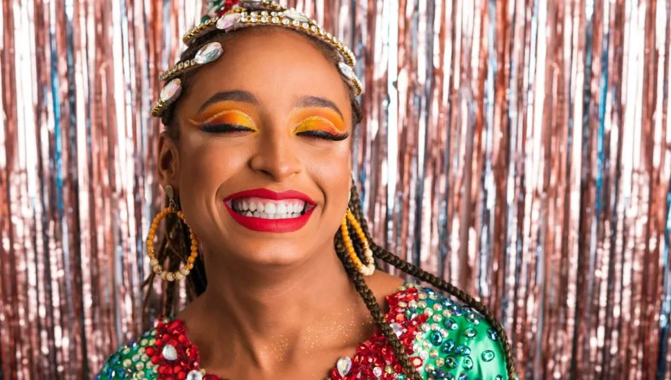 O delineado artístico permite personalizar o visual e criar identidade (Imagem: Vergani Fotografia| Shutterstock)