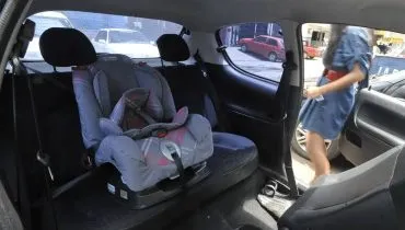 imagem mostra um bebe conforto