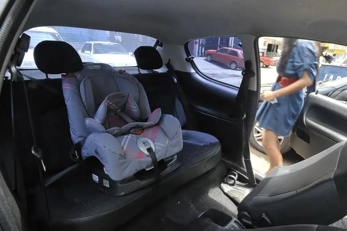 imagem mostra um bebe conforto