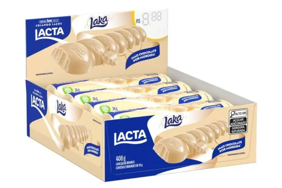 Imagem mostra uma caixa com barras de chocolate brando Laka.
