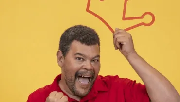 Com uma carreira consolidada no cinema e na televisão, Babu entrou no reality trazendo consigo vivências que influenciaram sua postura e seus posicionamentos dentro da casa (Imagem: Reprodução digital | Rede Globo)