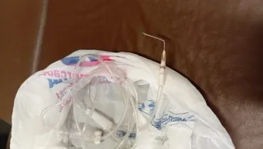 Agulha descartada irregularmente expõe catadora ao risco no Paraná