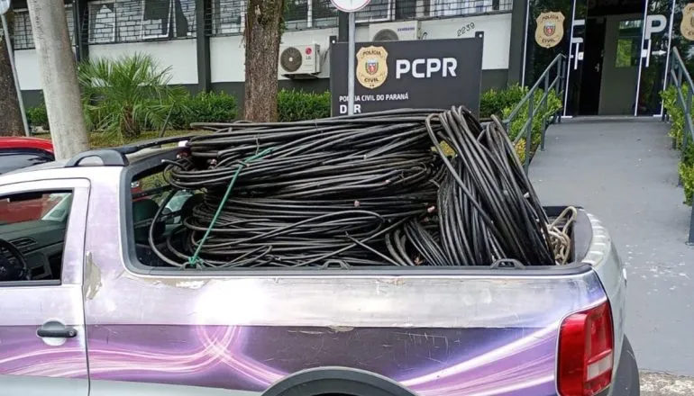 Homem é preso com uma tonelada de cabos de telefonia em Curitiba