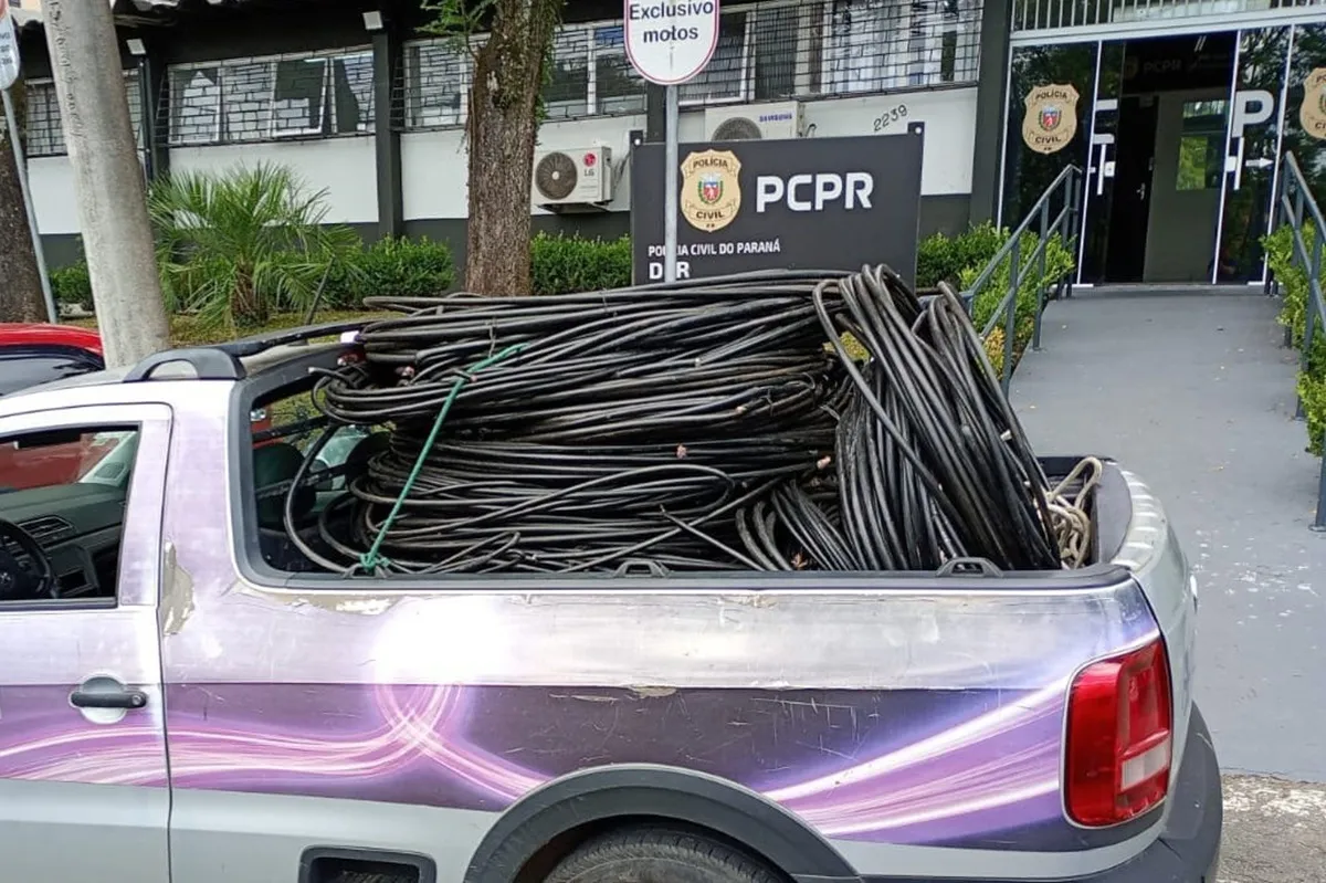 PCPR prende homem por receptação e localiza 1 tonelada de cabos de telefonia em Curitiba
