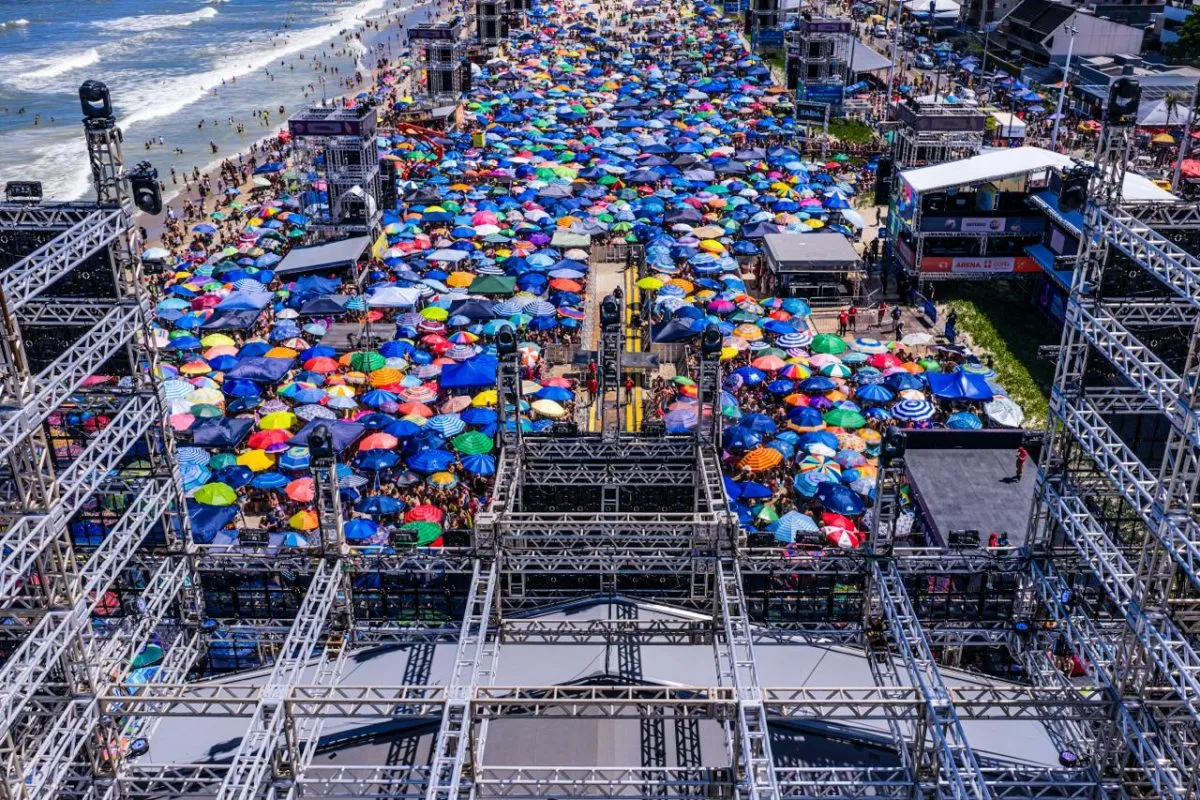 fãs montam acampamento para show de gusttavo lima em matinhos, neste domingo