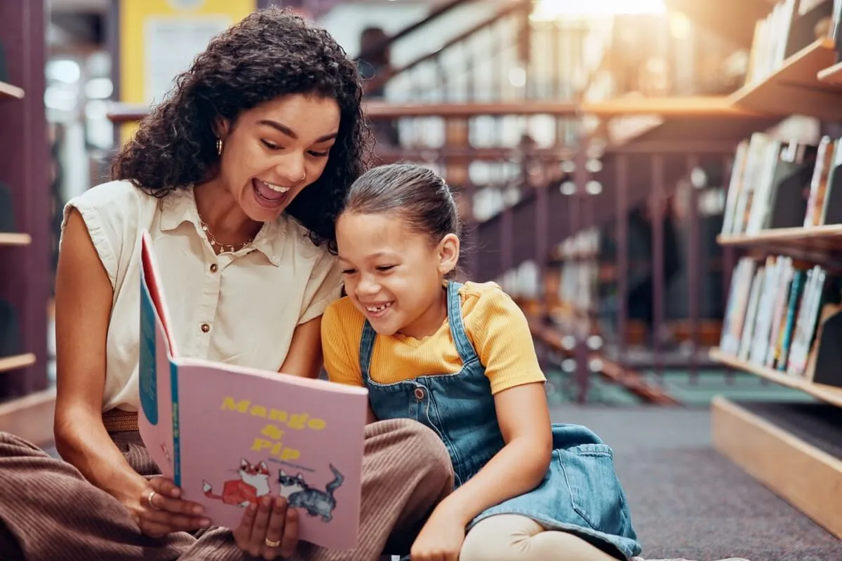 Uma seleção de leituras que acolhe emoções, fortalece vínculos e inspira crianças, educadores e famílias no início do ano escolar (Imagem: PeopleImages | Shutterstock)