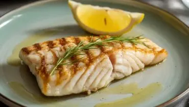 Peixe grelhado com limão-siciliano e alecrim (Imagem: Mario Bros1 | Shutterstock)