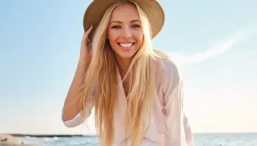 Cabelos loiros exigem cuidados redobrados no verão (Imagem: garetsworkshop | Shutterstock)