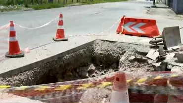 Para realizar a conversão no cruzamento, motoristas precisam invadir a contramão.