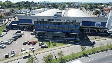 Referência na capital paranaense, Auto Shopping consolidou sua liderança ao longo de quase duas décadas com transparência, segurança e foco total na experiência do cliente.