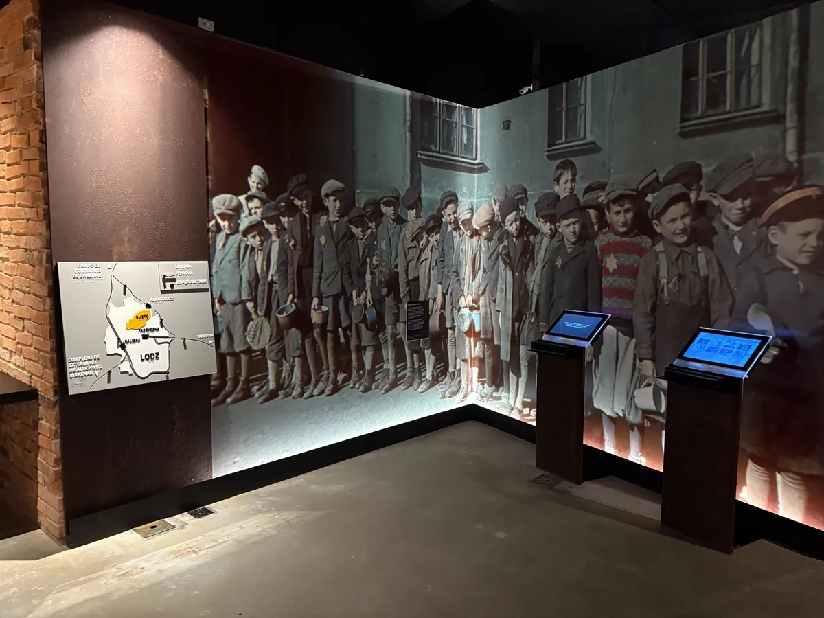 nova sala museu holocausto curitiba