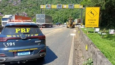 Acidente envolveu dois caminhões de pescados.