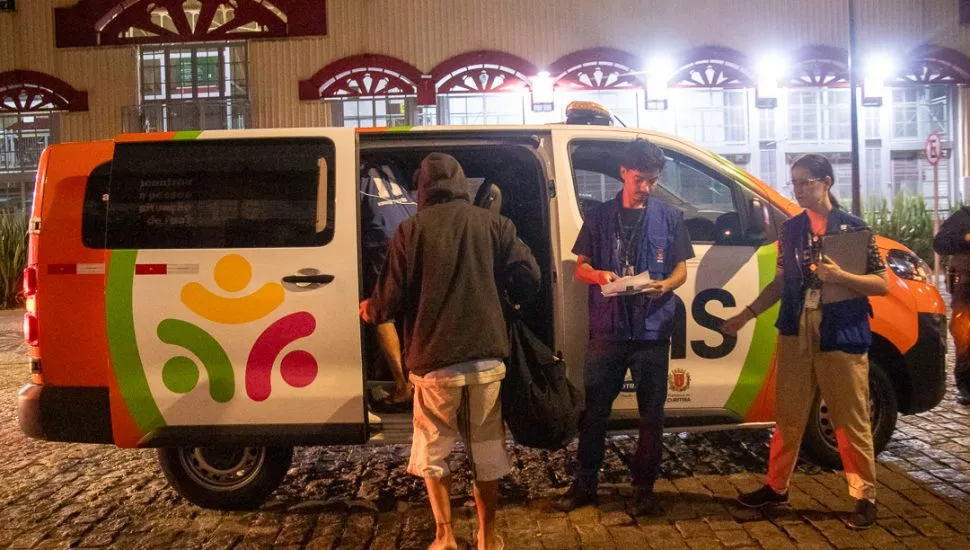 Ação integrada em Curitiba oferece segurança e acolhimento social | Tribuna do Paraná