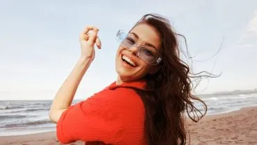 O pós-férias é um momento estratégico para avaliar a saúde do cabelo (Imagem: ShotPrime Studio | Shutterstock)