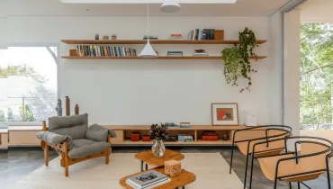 Iluminação, móveis e integração de ambientes podem renovar a sua sala de estar (Projeto: Rawi Arquitetura + Design | Imagem: Rafael Renzo)