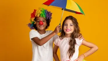 O Carnaval também pode ser uma experiência inclusiva e prazerosa para crianças autistas (Imagem: Bernardo Emanuelle | Shutterstock)