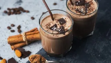 Vitamina de chocolate com café e canela (Imagem: PavelKant | Shutterstock)