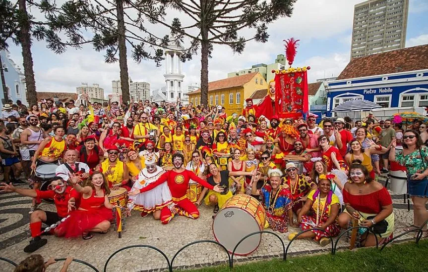 SEEC - Programação de fevereiro no MIS-PR conta com visita guiada noturna e encontro com carnavalescos