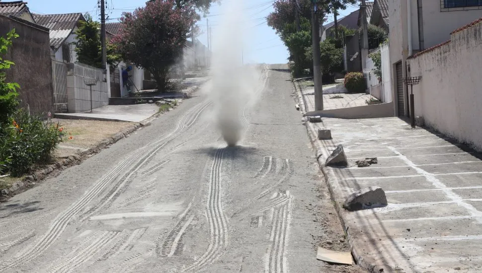 redemoinho chama atenção em curitiba