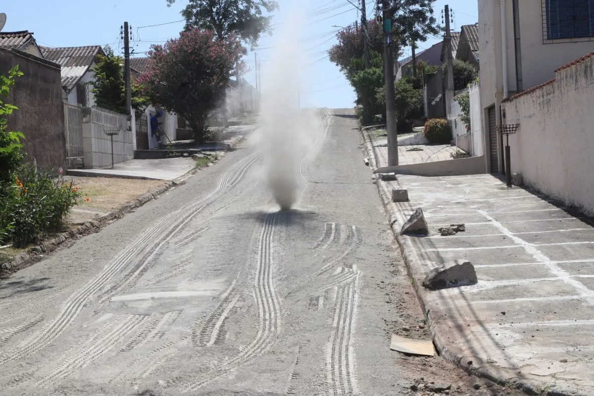 redemoinho chama atenção em curitiba