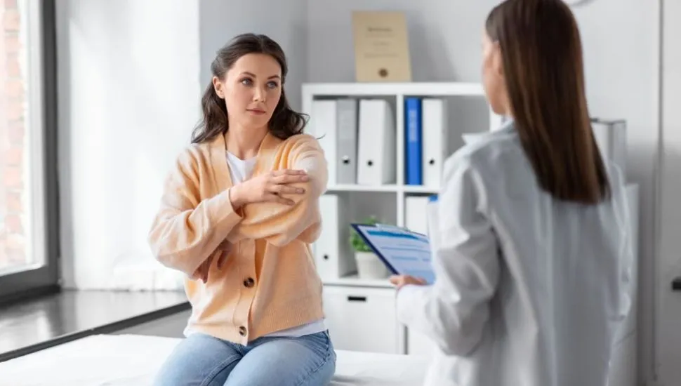 A hanseníase pode provocar feridas que demoram a cicatrizar, muitas vezes associadas à falta de sensibilidade na pele (Imagem: Ground Picture | Shutterstock)