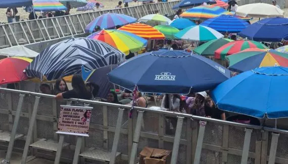 Fãs da Ana Castela madrugam por um lugar no show em Matinhos