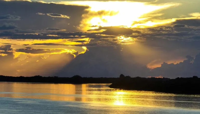 Calor segue firme com chuvas de verão: como vai ser fevereiro no Paraná