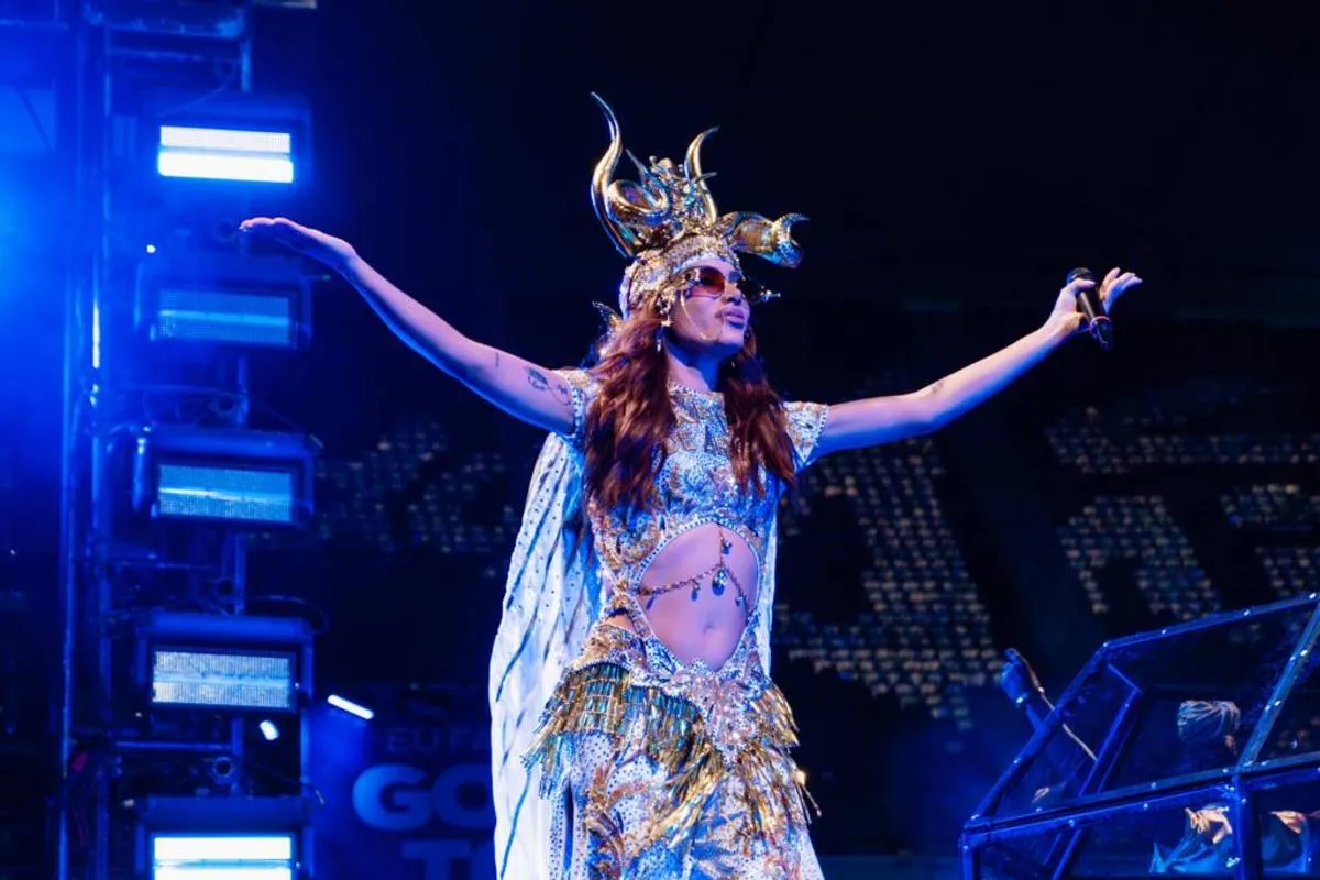 Imagem mostra Ensaios de Anitta em Curitiba.