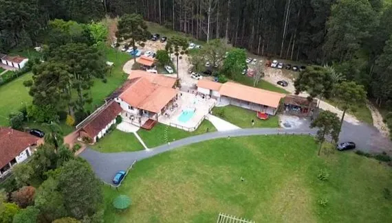 Esquenta de carnaval em chácara na RMC tem day use de piscina, shows e contato com a natureza