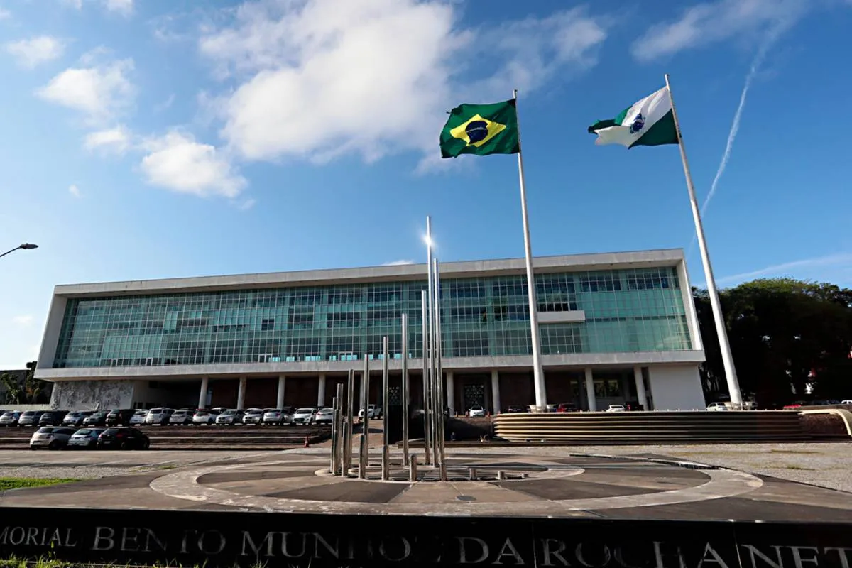 Imagem mostra o Palácio Iguaçu, em Curitiba.