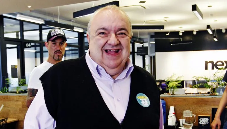 Imagem mostra Rafael Greca.