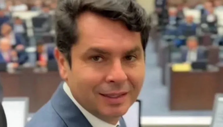 Imagem mostra Alexandre Curi