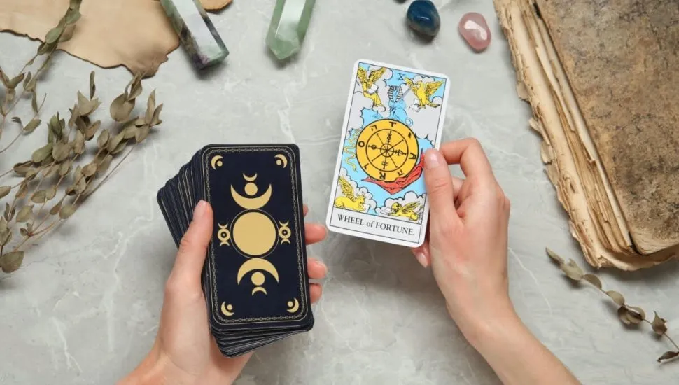 O tarot de segunda recomenda que planos e metas sejam consolidados (Imagem: New Africa | Shutterstock)