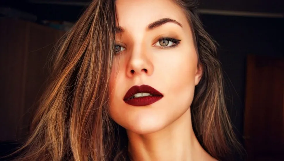 Maquiagem maximalista de 2016 está voltando com força total (Imagem: Vlas Telino studio | Shutterstock)