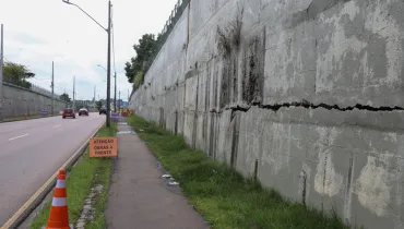 rachaduras em trincheira no pinheirinho começam a ser arrumadas