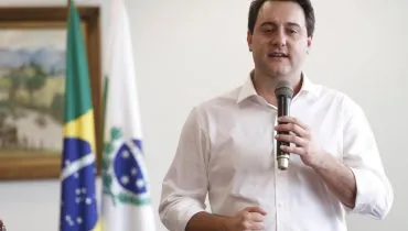 imagem mostra o governador do Paraná Ratinho Jr.