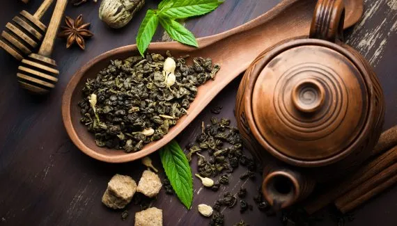 Como consumir chás de ervas e plantas com segurança: 15 orientações