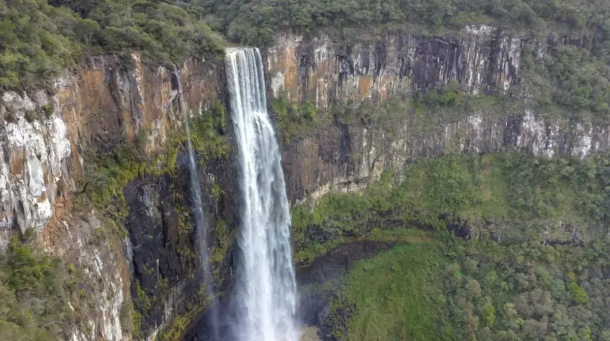 Salto São Francisco é uma das maiores cachoeiras do Brasil