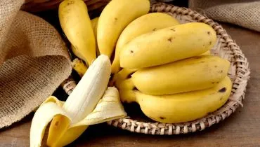 Versátil e nutritiva, a banana é uma grande aliada da saúde, do coração ao cérebro (Imagem: itaci | Shutterstock)