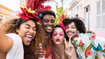 O Carnaval pode favorecer a abertura de desequilíbrios espirituais em pessoas que não mantêm práticas regulares de proteção energética (Imagem: Vergani Fotografia | Shutterstock)