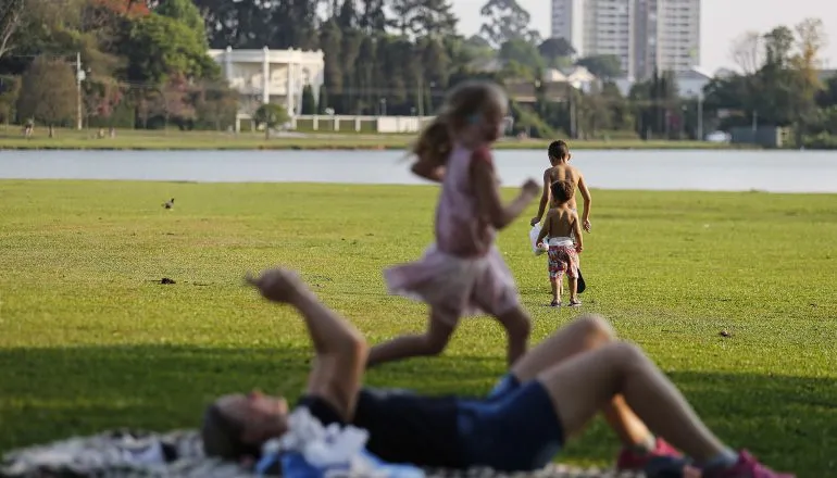 Cidade no Paraná registra 39,7°C e bate recorde em 2026