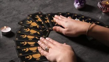 Conforme as cartas do tarot, o dia será favorável para a tomada de decisão (Imagem: New Africa | Shutterstock)