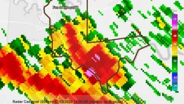 tornado atinge foz do iguaçu, no paraná