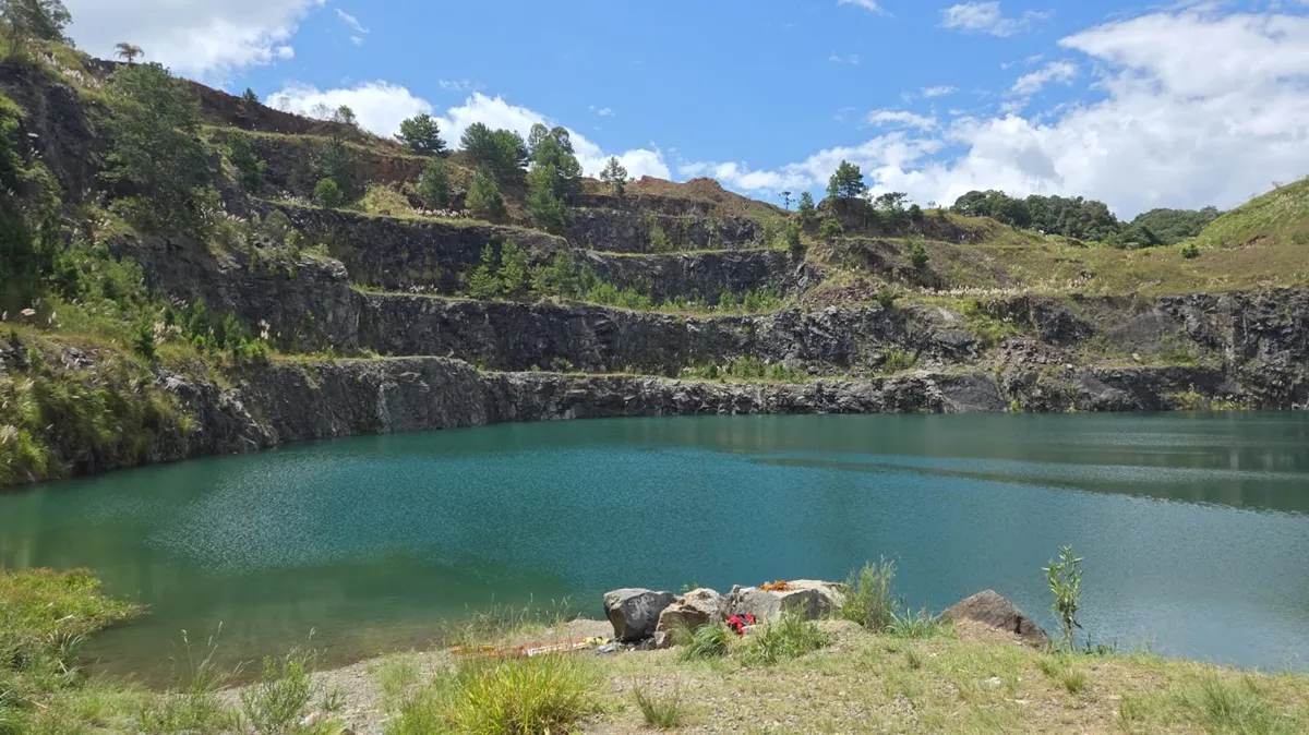 Jovem desaparecido é encontrado morto na Pedreira Orleans, em Campo Magro