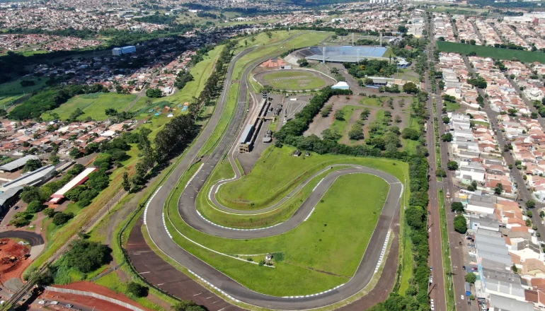 Autódromo no Paraná recebe obras de R$ 33 milhões para adequação aos padrões internacionais